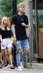 [S포토] 카드(KARD) 비엠(BM), 어휴 저 근육 좀 봐 (뮤직뱅크 출근길)