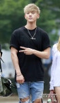 [S포토] 카드(KARD) 비엠(BM), 이게 본토에서 넘어온 다 (뮤직뱅크 출근길)