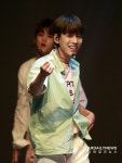 [S포토] 마이틴 시헌, 밝은 미소 하트 (쇼케이스)