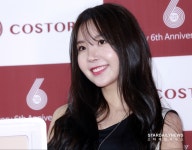 [S포토] 레이나, 밥 영화 까페 중 제일은 PC방이니라
