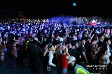 [S포토] 축제에 빠진 시민들 더위가 먼데예 (부산바다축제)