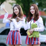 [S포토] 드림캐쳐 한동-수아, 우아한 손 (뮤직뱅크 출근길)