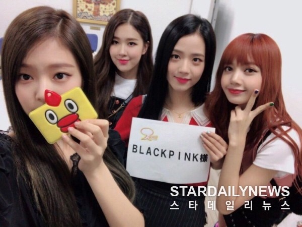 아이브, 비 올라잇 일본 음반 시장에서 1위 석권! 현지 주요 차트 돌파로 글로벌 신드롬 확고히
