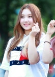 [S포토] 프리스틴 성연, 노래 잘하는 성연이 귀염귀염 (뮤직뱅크 출근길)