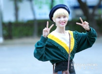케이앰비뮤직스코틀랜드 | [S포토] 다이아 예빈, '스코틀랜드 산골 소년 예삐' (뮤직뱅크 출근길)