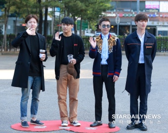 [S포토] 비투비 이창섭-임현식-정일훈-육성재, '넷이 왔어요~'  (뮤직뱅크 출근길)