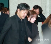 [S포토] 정진영-천우희, '표정에서 묻어나는 깊은 슬픔' (故김주혁 발인)