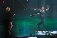 [S포토] 설하윤-김연자, 후배 설하윤과 함께 격정의 아모르파티 (히어로콘서트)