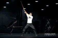 [S포토] 이호원, 검도로 마음을 다스리고~ (뮤지컬 모래시계)