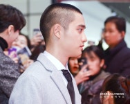 [S포토] 도경수, 동글동글 예쁜 뒤통수 (신과함께-죄와벌 레드카펫)