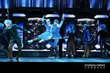 [S포토]  모스크바 스케이트장 재현하는 배우들  (안나 카레니나)