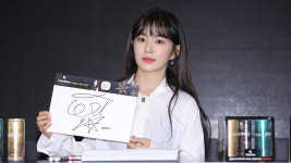 [S영상] 레드벨벳 아이린, 이래서 아이린 아이린 하나요? (맥스웰하우스 콜롬비아나)