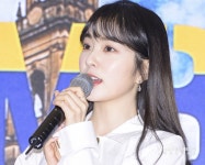 [S포토] 레드벨벳 아이린, 사랑스럽게 바라보기 (맥스웰하우스 콜롬비아나)