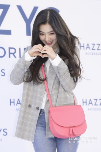 [S포토] 레드벨벳 아이린, '너무 부끄럽다' (헤지스)