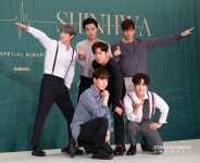 [S포토] 신화(SHINHWA), 90년대 포즈로 신화입니다 (기자간담회)