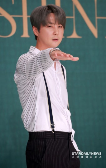 [S포토] 신화(SHINHWA) 신혜성, '촤악' (기자간담회)
