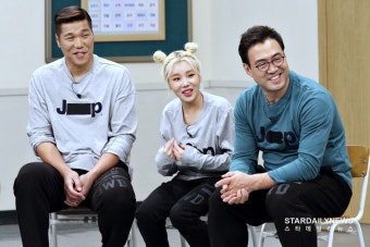 '아는 형님' 추석특집 2탄 부부 동반 체육대회 '씨름 승부 펼쳐'