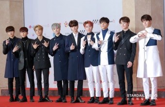 [S포토] 스트레이키즈, '스트레이~' (2018 AAA)