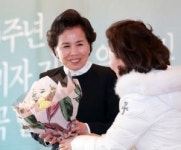 [S포토] 이미자, 어머 꽃다발까지 (신곡발표회)