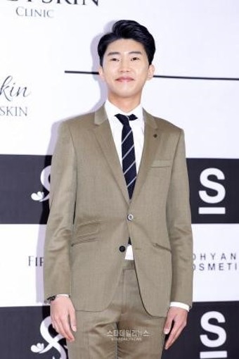 임영웅 팬클럽 '영웅시대', 코로나19 극복 위해 1억 4천 5백만 원 기부