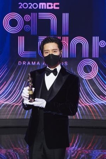 '꼰대인턴' 박해진, '2020 MBC 연기대상' 영예의 대상 수상