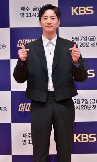 [S포토] 이준영, '하트 받으시오' (이미테이션)