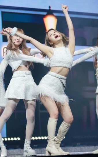 [S포토] 프로미스나인 이서연, '다 돌려놔~'
