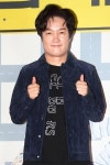 [S포토] 이중옥, 엄지 엄지척~ (컴백홈 VIP 시사회)