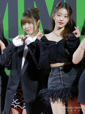 [S포토] 아이브 레이-장원영, '하트도 다양하게' (MMA 2022)