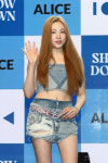 [S포토] 앨리스 이제이, 환한 손인사~ (쇼케이스)