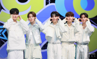 [S포토] 더뉴식스 최태훈-우경준-창현수-은휘-오성준, '무더위 날리는 볼하트 매력~' (쇼케이스)
