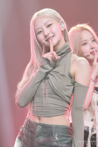 [S포토] 키스오브라이프 하늘, '쉿~' (심플리케이팝)