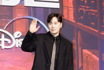 [S포토] 서현우, '훈남 손인사~' (킬러들의 쇼핑몰)