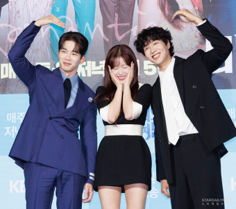 [S포토] 고윤-임수향-지현우, '행복한 미녀~' (미녀와 순정남)
