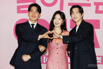 [S포토] 엄태구-한선화-권율, '놀아주는 여자 많이 사랑해 주세요~' (놀아주는 여자)