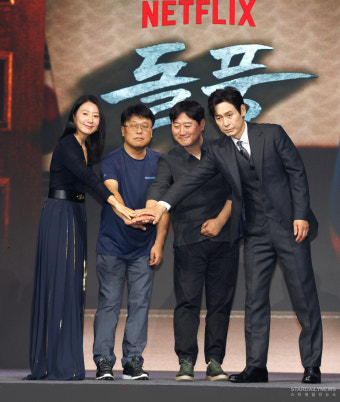 [S포토] 김희애-박경수-김용완-설경구, '돌풍으로 모여~' (돌풍)