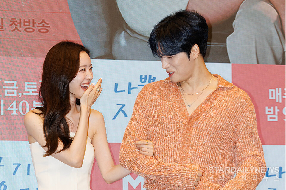 두시의 데이트 안영미입니다에서 김재중과 진세연, 다채로운 매력 발산하며 시청자 즐겁게 했다!