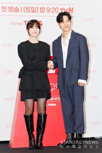 [S포토] 김지은-윤지온, '구급대원 정모음과 기자 강단호~' (엄마친구아들)