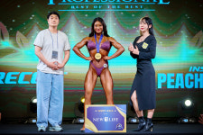 [포토] 김채선,  웰니스모델 프로 수상 (2024 WBFF ASIA)