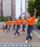 [S포토] 와이즈발레단, 수원발레축제 시작 알리는 발레 IN 횡단보도~ (2024 제10회 수원발레축제)