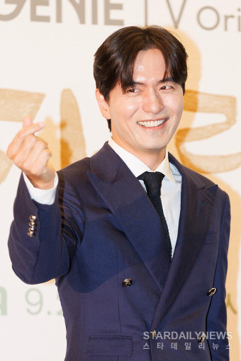 [S포토] 이진욱, '꿀 맛나는 손하트~' (나의 해리에게)