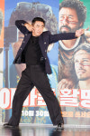 [S포토] 류승룡, 전 양궁 국가대표 메달리스트 진봉의 남다른 포즈~ (아마존 활명수)