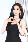 [S포토] 에스파 카리나, '러블리 손하트~' (더블유코리아)