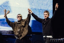 오아시스, 고양종합운동장 뜨겁게 달궜다…16년 만 귀환