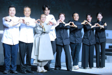 [S포토] 정호영-후덕죽-선재스님-손종원-윤나라-타미 리-이문정-김시현, '요리로 하나 되는 셰프들' (흑백요리사2)