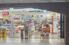 짝퉁 올리브영 생길 때, 진짜들은 여기 간다… 명동 쇼핑 지도 바꾼 1898광장약국 