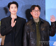 [S포토] 이준혁-장항준 감독, '금성대군과 함께' (왕과 사는 남자 VIP시사회)