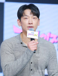 [S포토] 비(정지훈), 옷 위로 근육이 보여요 (크레이지 투어)