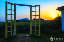 푸른 바다와 절벽이 어우러진 서귀포, 가볼 만한 곳으로 주목