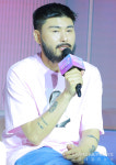 [S포토] 카더가든, 특별한 티셔츠를 입고 온 킨더가든